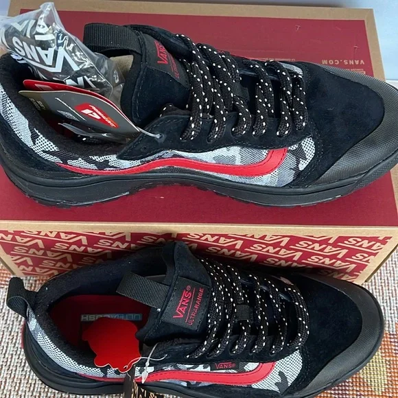 Vans Men’s Ultrarange Exo
Arctic Camo Black
VN0A5KS4BLK
Sneakers - Picture 4 of 16